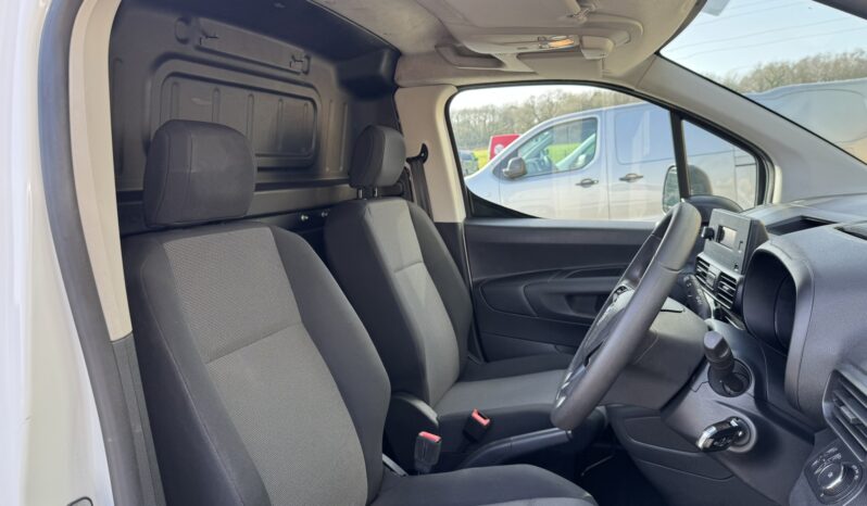 
VAUXHALL COMBO Sportive1.5 D 130ps full									