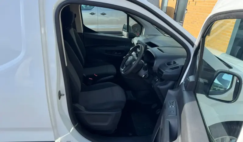 
VAUXHALL COMBO Sportive1.5 D 130ps full									