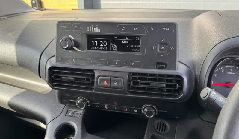 
VAUXHALL COMBO Sportive1.5 D 130ps full									