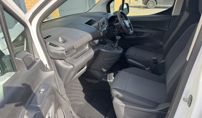 
VAUXHALL COMBO Sportive1.5 D 130ps full									