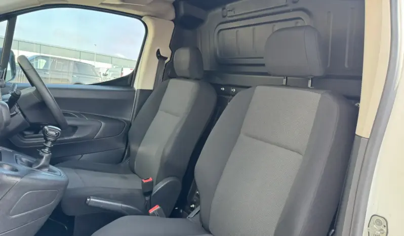 
VAUXHALL COMBO Sportive1.5 D 130ps full									