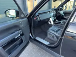 
LAND ROVER RANGE ROVER 4.4 SDV8 Vogue SE full									