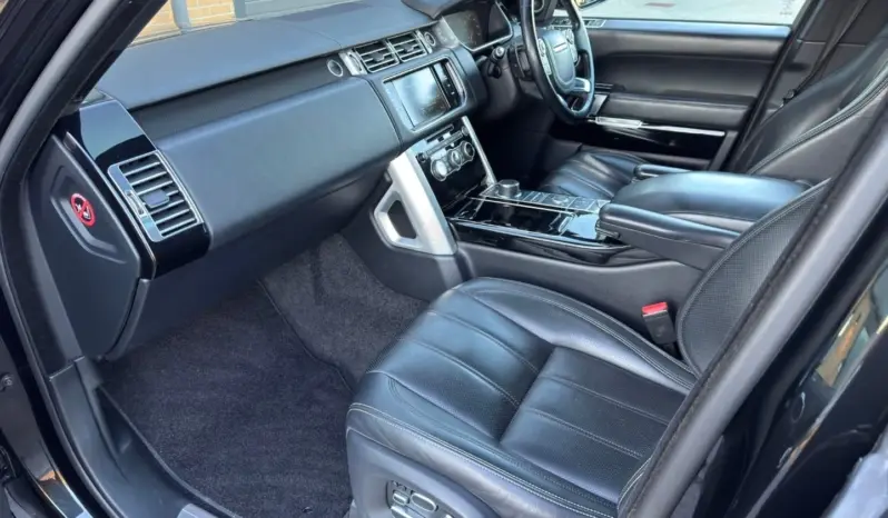 
LAND ROVER RANGE ROVER 4.4 SDV8 Vogue SE full									