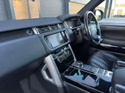 
LAND ROVER RANGE ROVER 4.4 SDV8 Vogue SE full									