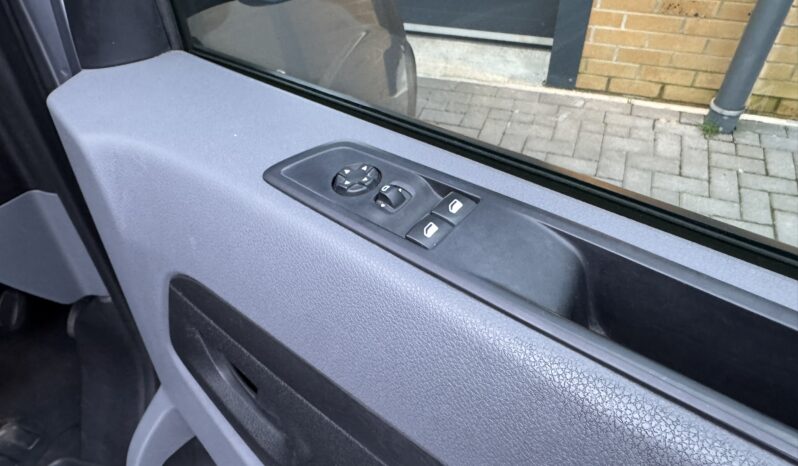 
VAUXHALL VIVARO 2.0d Dynamic full									