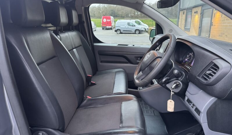 
VAUXHALL VIVARO 2.0d Dynamic full									