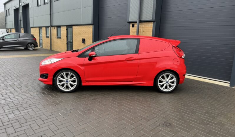 
FORD FIESTA 1.6 TDCi Sport full									