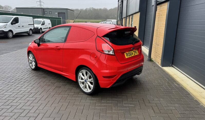 
FORD FIESTA 1.6 TDCi Sport full									