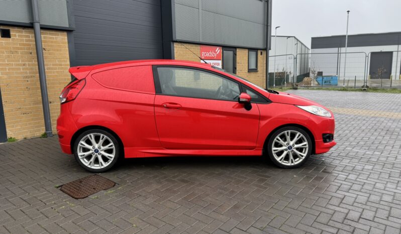 
FORD FIESTA 1.6 TDCi Sport full									
