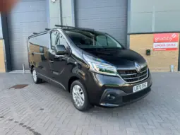 
Renault Trafic 2.0 dCi Sport SWB full									