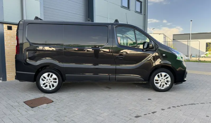 
Renault Trafic 2.0 dCi Sport SWB full									