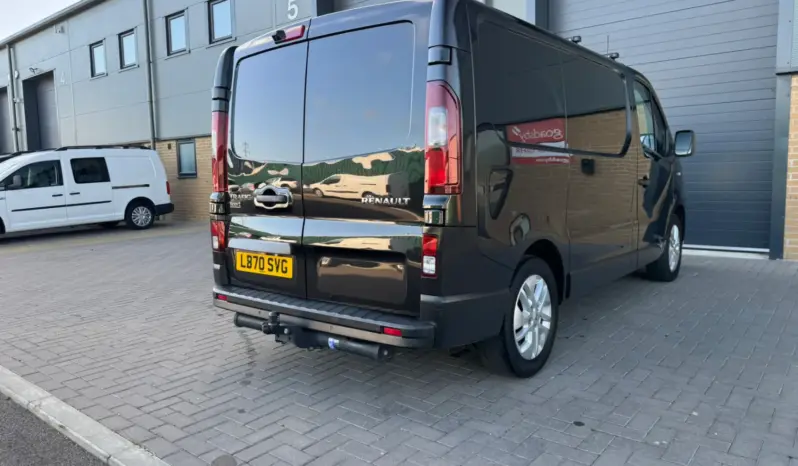 
Renault Trafic 2.0 dCi Sport SWB full									
