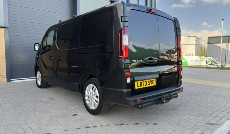 
Renault Trafic 2.0 dCi Sport SWB full									