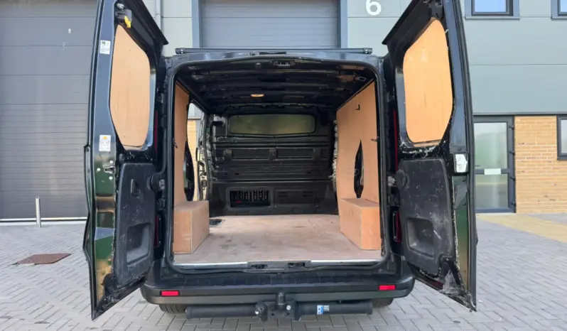 
Renault Trafic 2.0 dCi Sport SWB full									