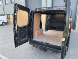 
Renault Trafic 2.0 dCi Sport SWB full									