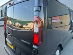
Renault Trafic 2.0 dCi Sport SWB full									