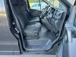 
Renault Trafic 2.0 dCi Sport SWB full									