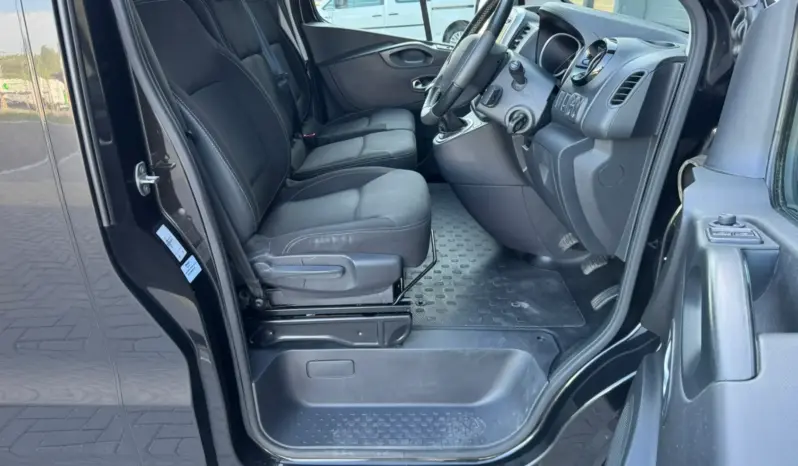 
Renault Trafic 2.0 dCi Sport SWB full									