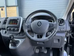 
Renault Trafic 2.0 dCi Sport SWB full									