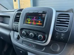 
Renault Trafic 2.0 dCi Sport SWB full									