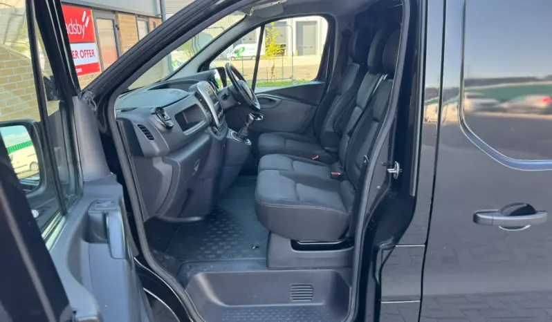 
Renault Trafic 2.0 dCi Sport SWB full									