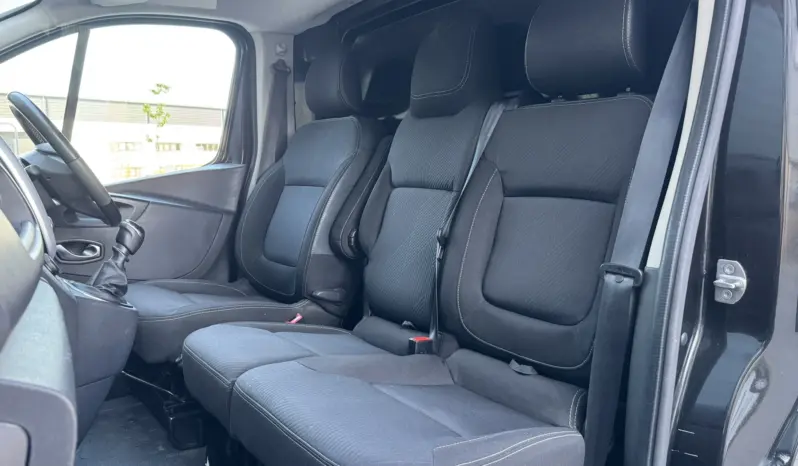 
Renault Trafic 2.0 dCi Sport SWB full									
