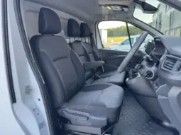 
RENAULT TRAFIC LL30 Blue dCi 130 Business full									