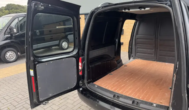 
VOLKSWAGEN CADDY MAXI 2.0 TDI 140PS Highline full									
