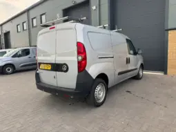 
VAUXHALL COMBO 2300 1.6 CDTI full									