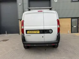 
VAUXHALL COMBO 2300 1.6 CDTI full									
