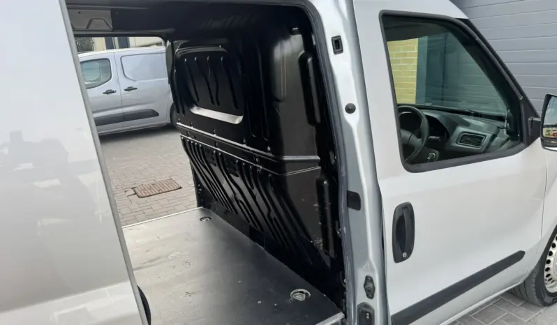 
VAUXHALL COMBO 2300 1.6 CDTI full									