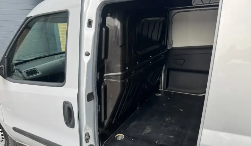 
VAUXHALL COMBO 2300 1.6 CDTI full									